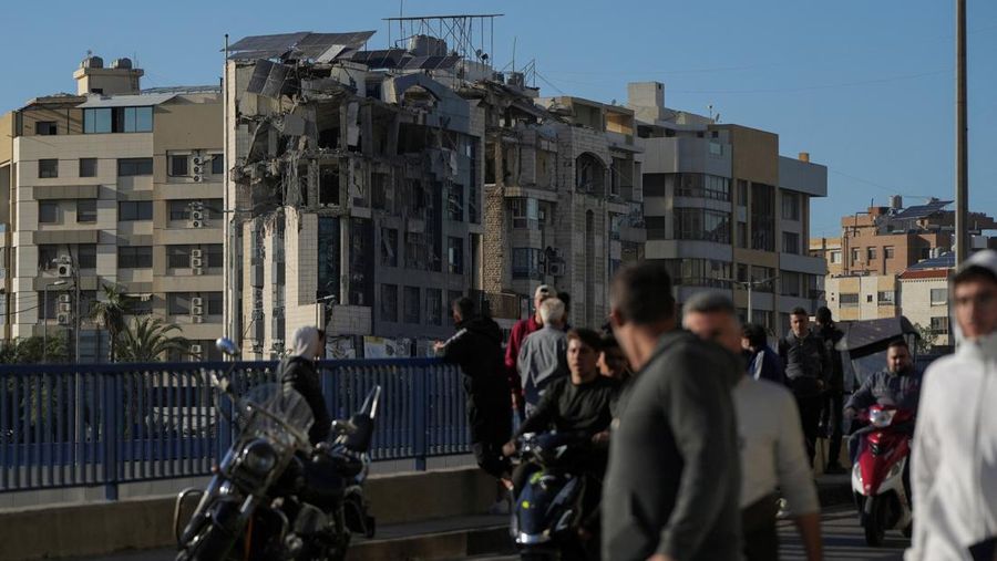 Sebuah ledakan terjadi di sebuah gedung setelah serangan Israel, di tengah meningkatnya permusuhan antara Israel dan Hizbullah, seiring berlanjutnya konflik AS-Israel dengan Iran, di Beirut, Lebanon, 31 Maret 2026. (REUTERS/Mohammad Yassine)