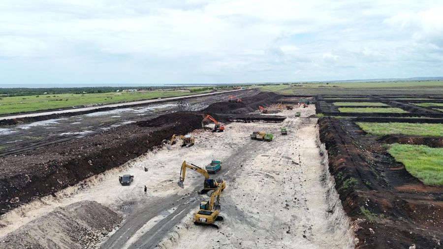 Pembangunan tambak udang terintegrasi KKP seluas 2.150 hektare di Sumba Timur, NTT terus berprogres, ditargetkan rampung dua tahun dengan investasi Rp7,2 triliun. (Dok. KKP)