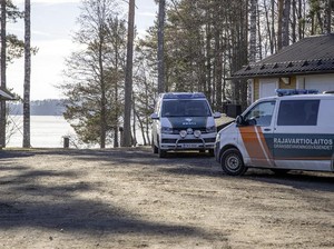 Finlandia Ledakkan Drone Ukraina Jatuh di Danau Pyhajarvi