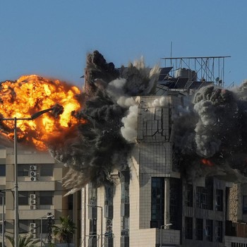 Potret Israel Bombardir Negara Arab, Korban Tewas Berjatuhan