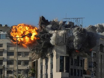 Potret Israel Bombardir Negara Arab, Korban Tewas Berjatuhan