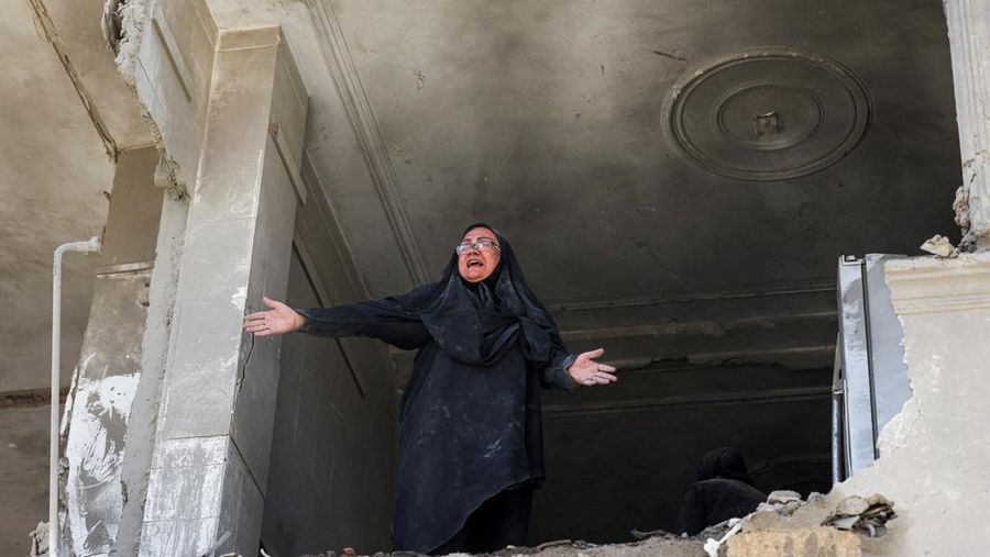 Kerusakan pada kapal tanker minyak mentah Al-Salmi berbendera Kuwait, menyusul serangan yang dilaporkan terjadi, di tengah konflik AS-Israel dengan Iran, 31 Maret 2026. (Kuwait Petroleum Corporation/Handout via REUTERS)