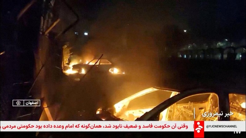 Serangan udara yang dilakukan Amerika Serikat (AS) dilaporkan menghantam Kota Isfahan di Iran tengah pada Selasa (31/3/2026) dini hari. (via REUTERS/IRIB VIA WANA)