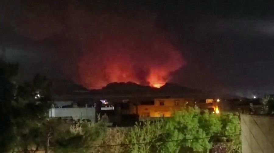 Serangan udara yang dilakukan Amerika Serikat (AS) dilaporkan menghantam Kota Isfahan di Iran tengah pada Selasa (31/3/2026) dini hari. (AFP/-)