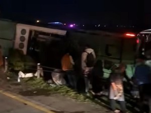 Bus Terguling di Tol Jombang Tewaskan 1 Penumpang, 11 Orang Luka Berat