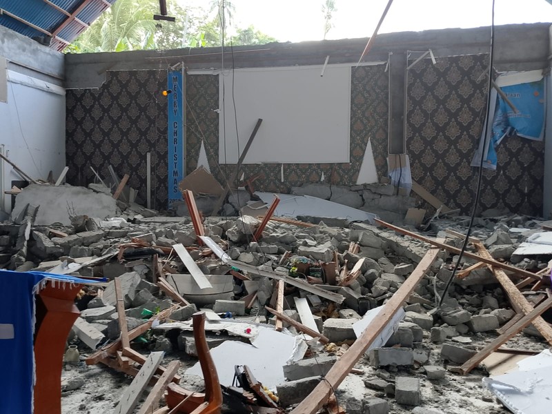 Gempa bumi magnitudo 7,6 di perairan Bitung, Sulawesi Utara dan Maluku Utara, Kamis (2/4/2026) pagi. (REUTERS/Tonny Rarung)