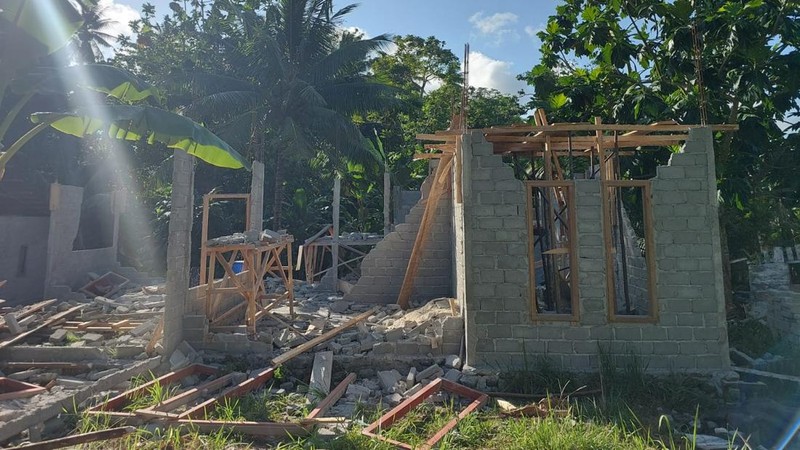 Gempa bumi magnitudo 7,6 di perairan Bitung, Sulawesi Utara dan Maluku Utara, Kamis (2/4/2026) pagi. (REUTERS/Tonny Rarung)