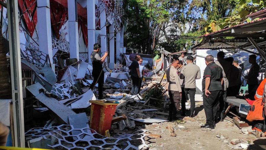 Gempa bumi magnitudo 7,6 di perairan Bitung, Sulawesi Utara dan Maluku Utara, Kamis (2/4/2026) pagi. (REUTERS/Tonny Rarung)