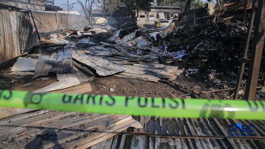 Kondisi usai kebakaran melanda Stasiun Pengisian Bulk Elpiji (SPBE) di Cimuning, Kecamatan Mustika Jaya, Kota Bekasi, Jawa Barat, Kamis (2/4/2026). (CNBC Indonesia/Faisal Rahman)