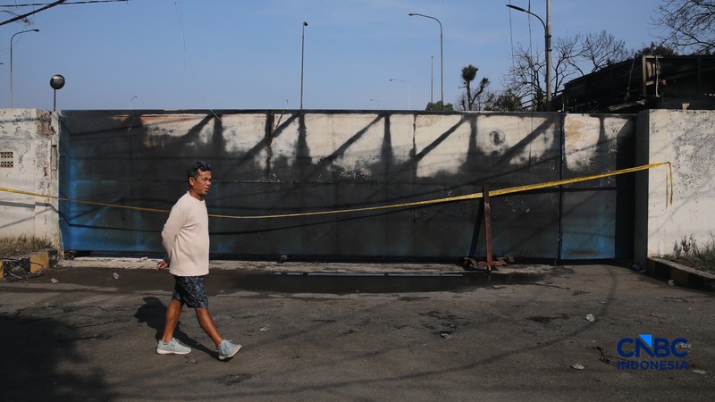 Kondisi usai kebakaran melanda Stasiun Pengisian Bulk Elpiji (SPBE) di Cimuning, Kecamatan Mustika Jaya, Kota Bekasi, Jawa Barat, Kamis (2/4/2026). (CNBC Indonesia/Faisal Rahman)
