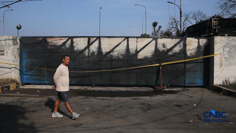 Kondisi usai kebakaran melanda Stasiun Pengisian Bulk Elpiji (SPBE) di Cimuning, Kecamatan Mustika Jaya, Kota Bekasi, Jawa Barat, Kamis (2/4/2026). (CNBC Indonesia/Faisal Rahman)