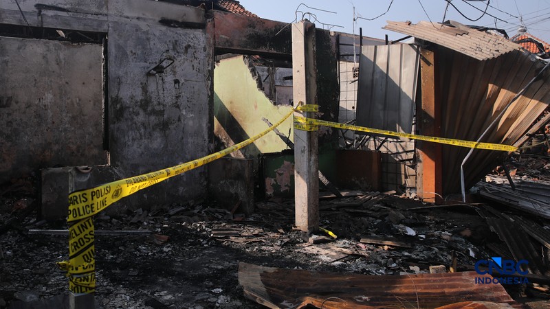 Kondisi usai kebakaran melanda Stasiun Pengisian Bulk Elpiji (SPBE) di Cimuning, Kecamatan Mustika Jaya, Kota Bekasi, Jawa Barat, Kamis (2/4/2026). (CNBC Indonesia/Faisal Rahman)