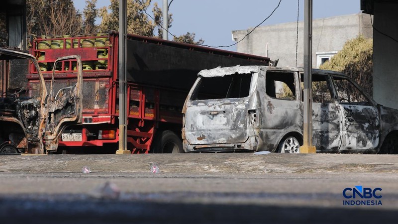 Kondisi usai kebakaran melanda Stasiun Pengisian Bulk Elpiji (SPBE) di Cimuning, Kecamatan Mustika Jaya, Kota Bekasi, Jawa Barat, Kamis (2/4/2026). (CNBC Indonesia/Faisal Rahman)