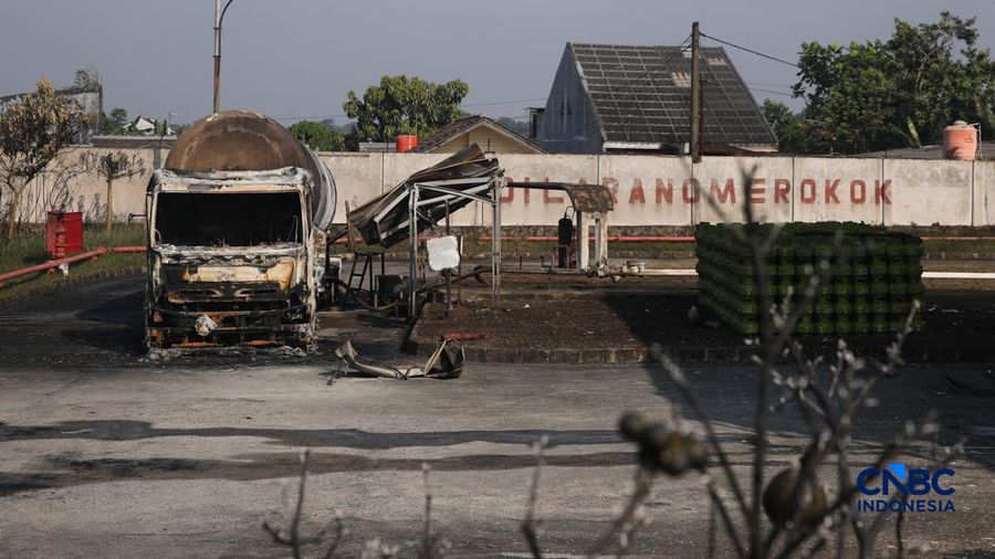 Kondisi usai kebakaran melanda Stasiun Pengisian Bulk Elpiji (SPBE) di Cimuning, Kecamatan Mustika Jaya, Kota Bekasi, Jawa Barat, Kamis (2/4/2026). (CNBC Indonesia/Faisal Rahman)
