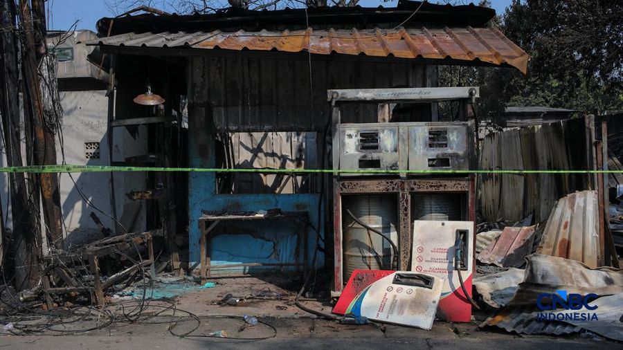 Kondisi usai kebakaran melanda Stasiun Pengisian Bulk Elpiji (SPBE) di Cimuning, Kecamatan Mustika Jaya, Kota Bekasi, Jawa Barat, Kamis (2/4/2026). (CNBC Indonesia/Faisal Rahman)
