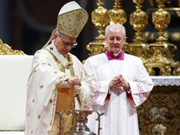 Potret Paus Leo Pimpin Misa Krisma, Serukan Misi Persatuan-Perdamaian