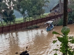 Jembatan Gantung Sukabumi Tiba-tiba Putus, 3 Warga Tercebur ke Sungai