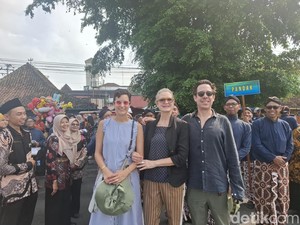 Bule Meksiko Terpikat Kirab HUT ke-80 Sultan HB X: Mirip di Negara Saya