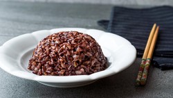 Benarkah Nasi Merah Lebih Diet-Friendly ketimbang Nasi Putih? Ini Faktanya