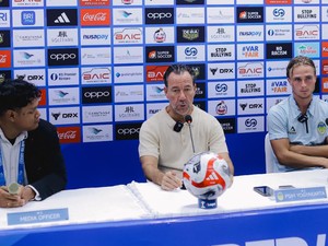 Van Gastel Kecewa PSIM Banyak Peluang Tapi Kalah dari Dewa United
