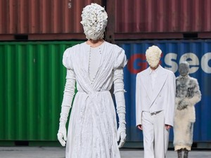 Debut Bersejarah, Maison Margiela Gelar Show Perdana di Luar Paris