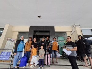 Pemprov Jatim Pulangkan Ratusan Orang Telantar Tertipu Pekerjaan