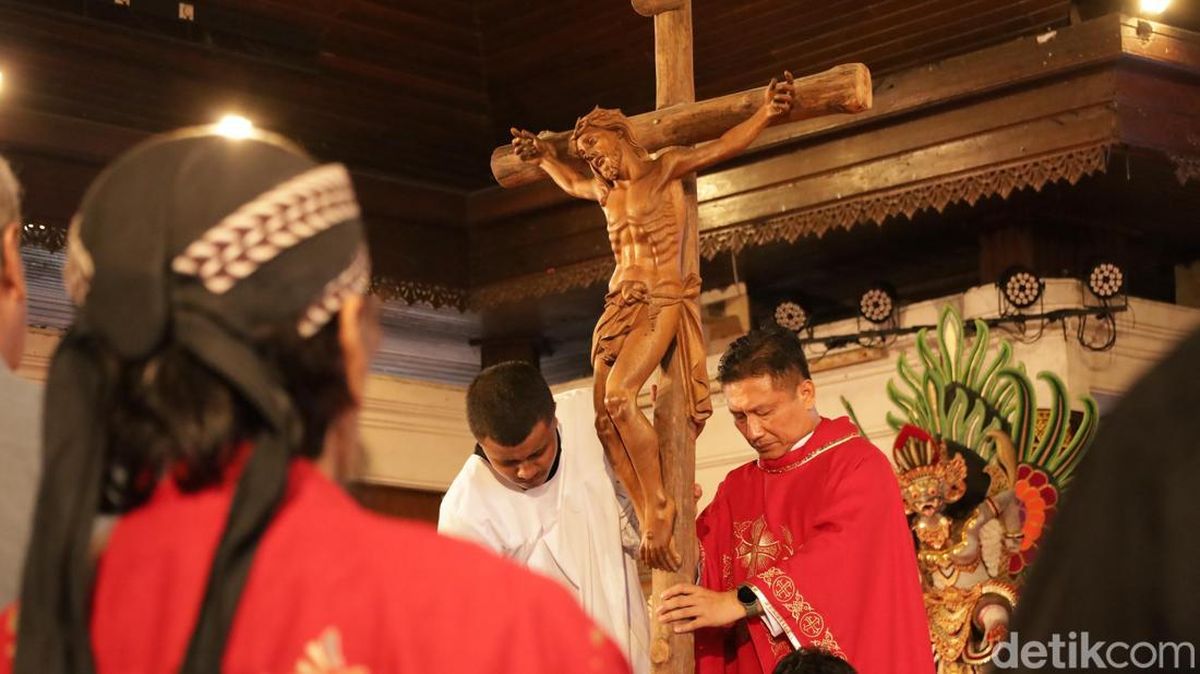 Renungan Harian Katolik Senin 14 September 2026: Pesta Pemuliaan Salib