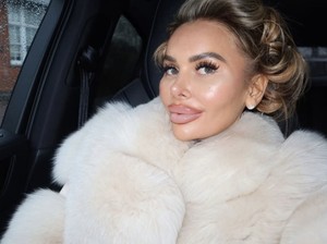 Tampil Glamour di Pemakaman Anak Sendiri, Influencer Ini Dikecam Netizen