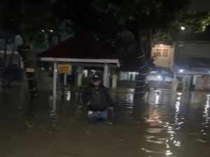 Video: Pondok Ijo Ciputat Banjir Nyaris 1 Meter Setelah Hujan Deras