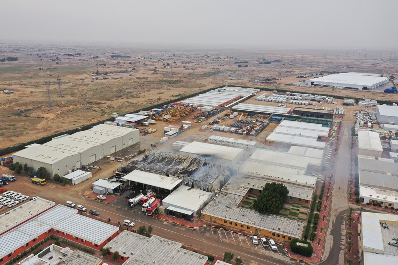 Foto udara menampilkan kerusakan depot minyak milik perusahaan asing usai terkena serangan pesawat tak berawak di sebelah barat Basra, Irak, Sabtu (4/4/2026). (REUTERS/Essam al-Sudani)