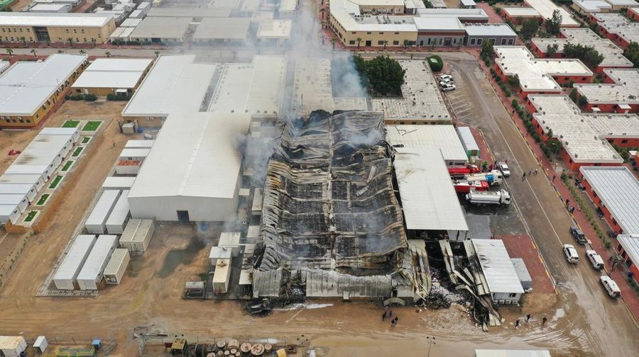 Foto udara menampilkan kerusakan depot minyak milik perusahaan asing usai terkena serangan pesawat tak berawak di sebelah barat Basra, Irak, Sabtu (4/4/2026). (REUTERS/Essam al-Sudani)