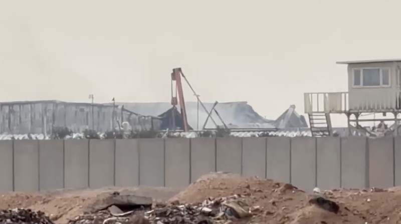 Foto udara menampilkan kerusakan depot minyak milik perusahaan asing usai terkena serangan pesawat tak berawak di sebelah barat Basra, Irak, Sabtu (4/4/2026). (REUTERS/Essam al-Sudani)