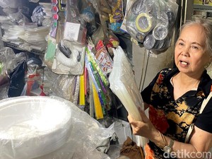 Curhat Pedagang Plastik Bandung, Harga Naik Gegara Perang