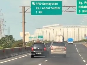 Polisi Telusuri Viral Innova Vs Livina Saling Senggol di Tol Kemayoran