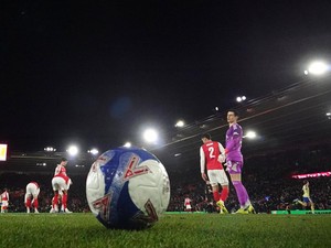 Arsenal Kalah Lagi, Hilang Trofi Lagi
