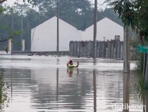 Video Sungai Cimanceuri Meluap, Perumahan di Parung Panjang Banjir 1 Meter