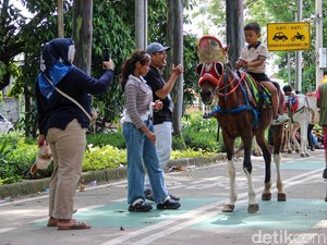Terpopuler: BKT Favorit Warga Habiskan Waktu Libur