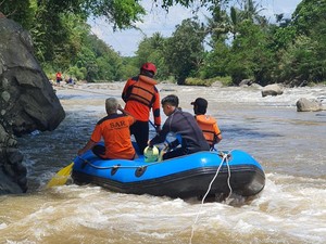 Remaja Temanggung Hanyut di Sungai Progo