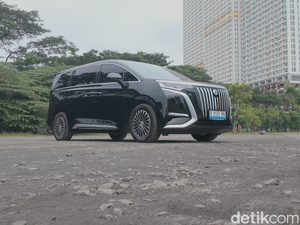 Bukan Mewahnya, Kartu As Denza D9 Ini Bikin Alphard Iri