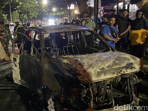 Mobil Terbakar Usai Isi Bensin di SPBU Silayur Semarang