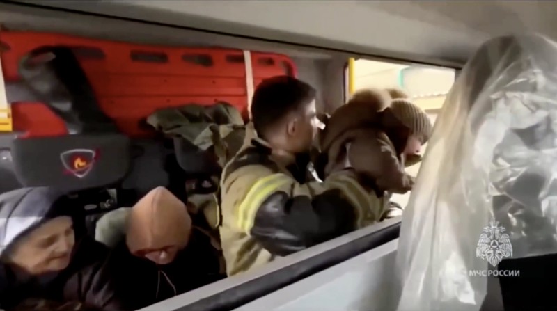 Banjir parah melanda wilayah Dagestan, kawasan Kaukasus, Rusia, Minggu (5/5/2026), menewaskan tiga orang dan memaksa lebih dari 5.000 warga dari empat permukiman dievakuasi. (Tangkapan Layar Video Reuters/)