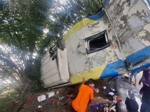 Bus Damri Kecelakaan di Turunan Curam Sanggau, Diduga Rem Blong