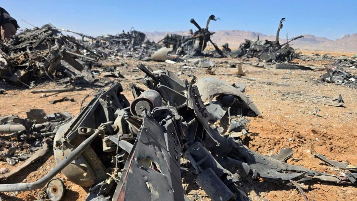 Penampakan Puing Pesawat AS di Iran, IRGC Klaim Tembak Jatuh 3 Pesawat