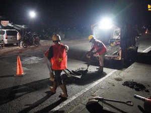 Terima Aduan Warga, Kementerian PU Perbaiki 21 Titik Jalan Cikopo-Sadang