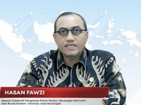 Kepala Eksekutif Pengawas Pasar Modal, Keuangan, Derivatif dan Bursa Karbon OJK, Hasan Fawzi saat Konferensi Pers Asesmen Sektor Jasa Keuangan dan Kebijakan OJK Hasil RDKB Maret 2026. (YouTube/Otoritas Jasa Keuangan)