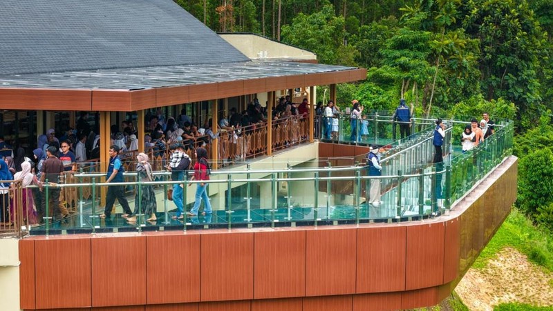 Libur Paskah di IKN ramai 59 ribu pengunjung, diwarnai penanaman pohon dan wisata ekologis untuk dukung konsep kota hutan. (Dok. Humas Otorita IKN)