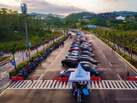 Warga RI Ramai-ramai Wisata ke IKN, Jalan Penuh Mobil, Motor dan Orang