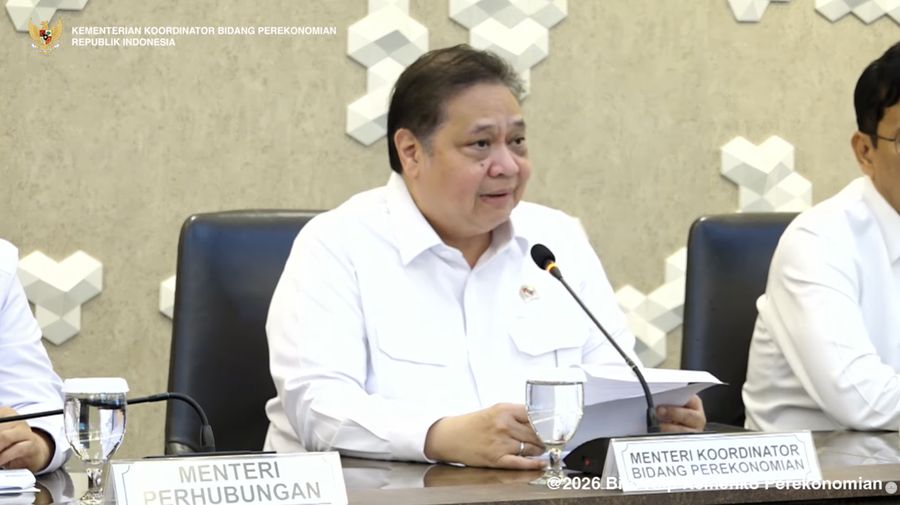 Menko Perekonomian, Airlangga Hartarto saat menyampaikan Konferensi Pers terkait Kebijakan Transportasi dan BBM di Jakarta, Senin (6/4/2026). (Tangkapan Layar Youtube/PerekonomianRI)