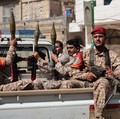 Polisi militer yang berafiliasi dengan Houthi bergabung dalam demonstrasi pro-Iran, seiring berlanjutnya konflik AS-Israel dengan Iran, di Sanaa, Yaman, 6 April 2026. (REUTERS/Khaled Abdullah)
