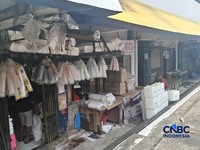 Plastik Langka dan Harganya Sudah Terbang, Pedagang Ungkap Boroknya